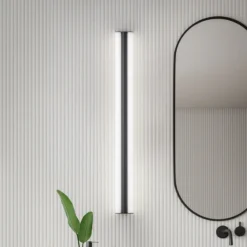 Lámpara de espejo LED Helestra LOOM, longitud 90 cm, negro, IP44