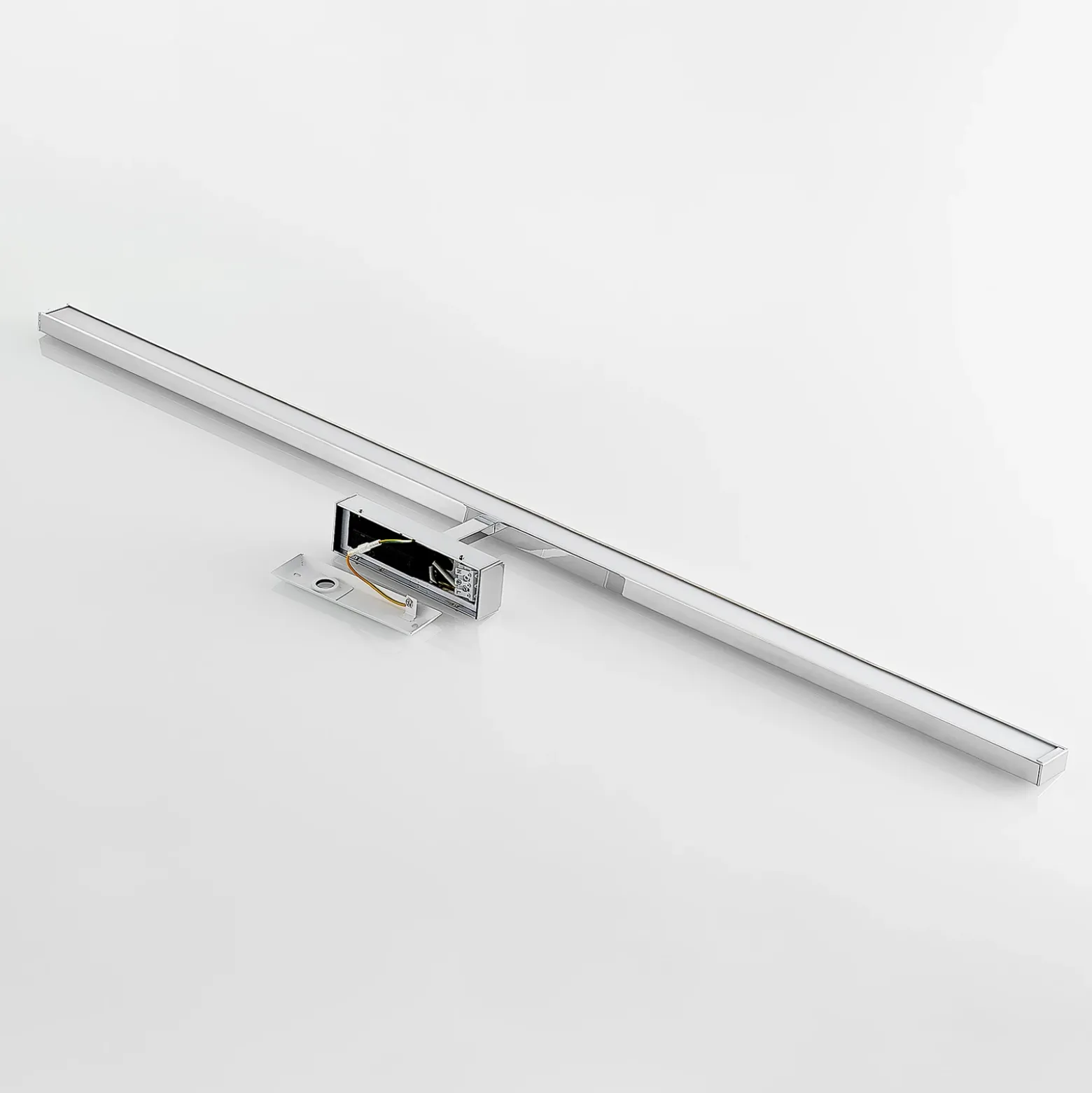 Lámpara de espejo LED Jukka de Lindby, 120 cm, cromo, metal, IP44