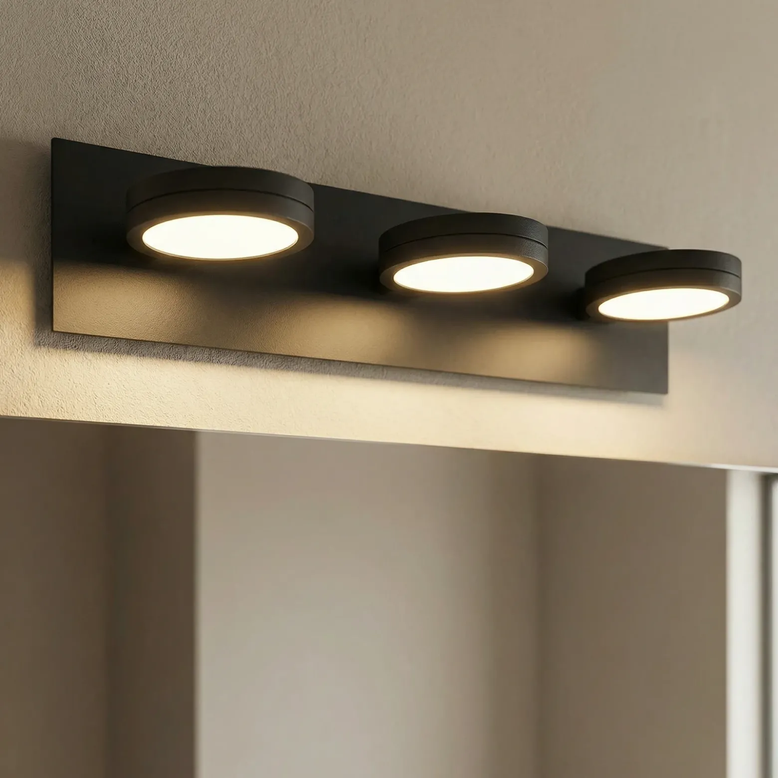 Lámpara de espejo LED LightMe «Aqua down», 3 luces, negra