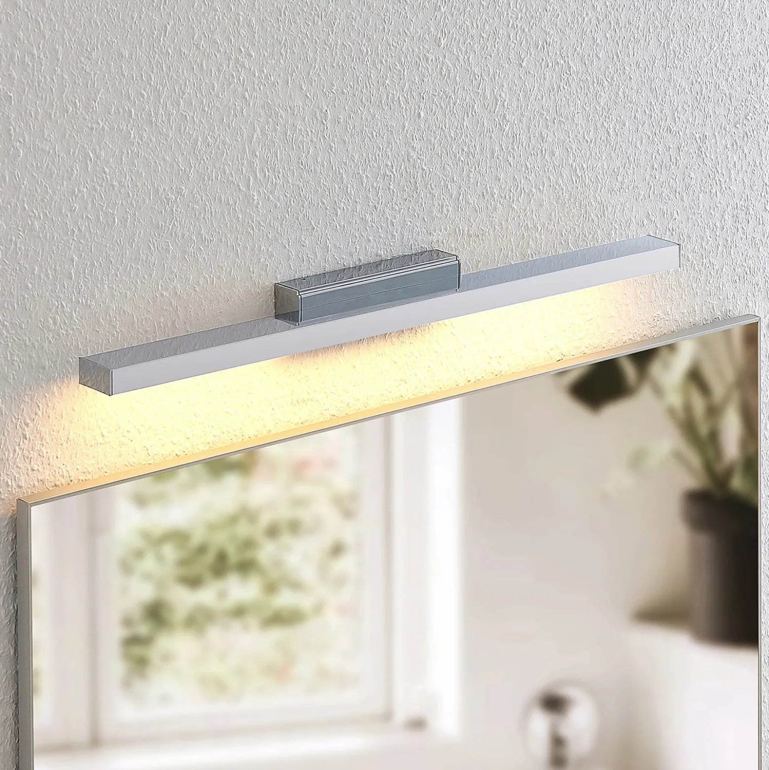 Lámpara de espejo LED Lindby Alenia, 60 cm, cromo, aluminio, IP44