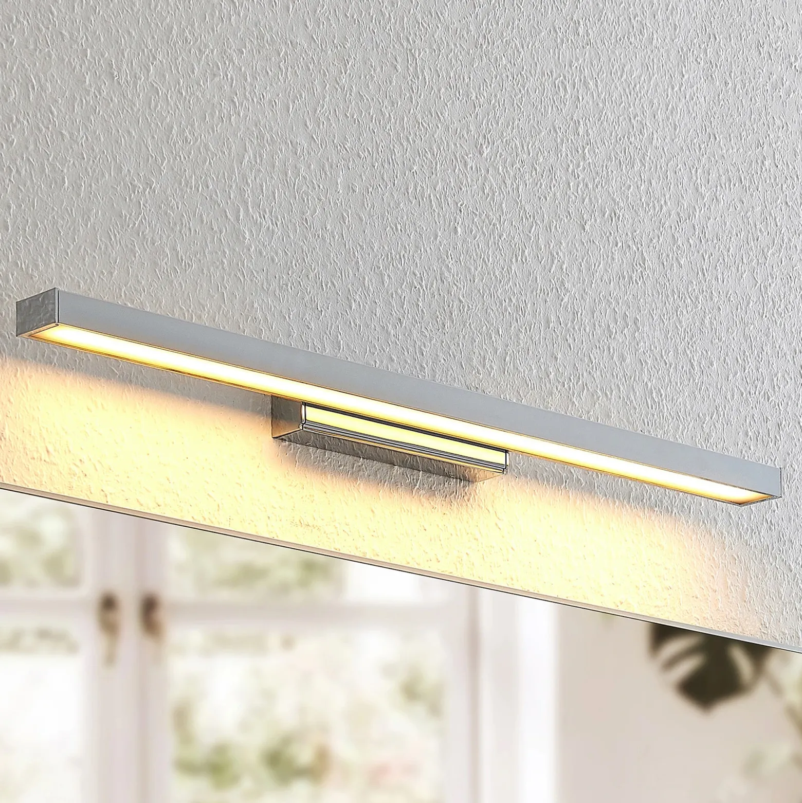 Lámpara de espejo LED Lindby Alenia, 60 cm, cromo, aluminio, IP44