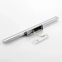 Lámpara de espejo LED Lindby Alenia, 60 cm, cromo, aluminio, IP44