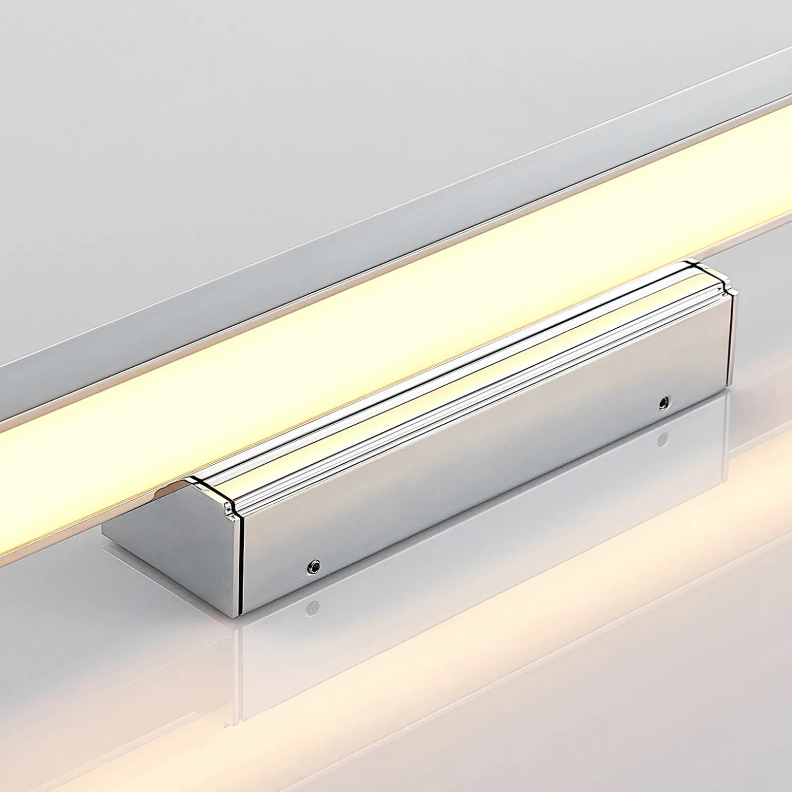 Lámpara de espejo LED Lindby Alenia, 60 cm, cromo, aluminio, IP44