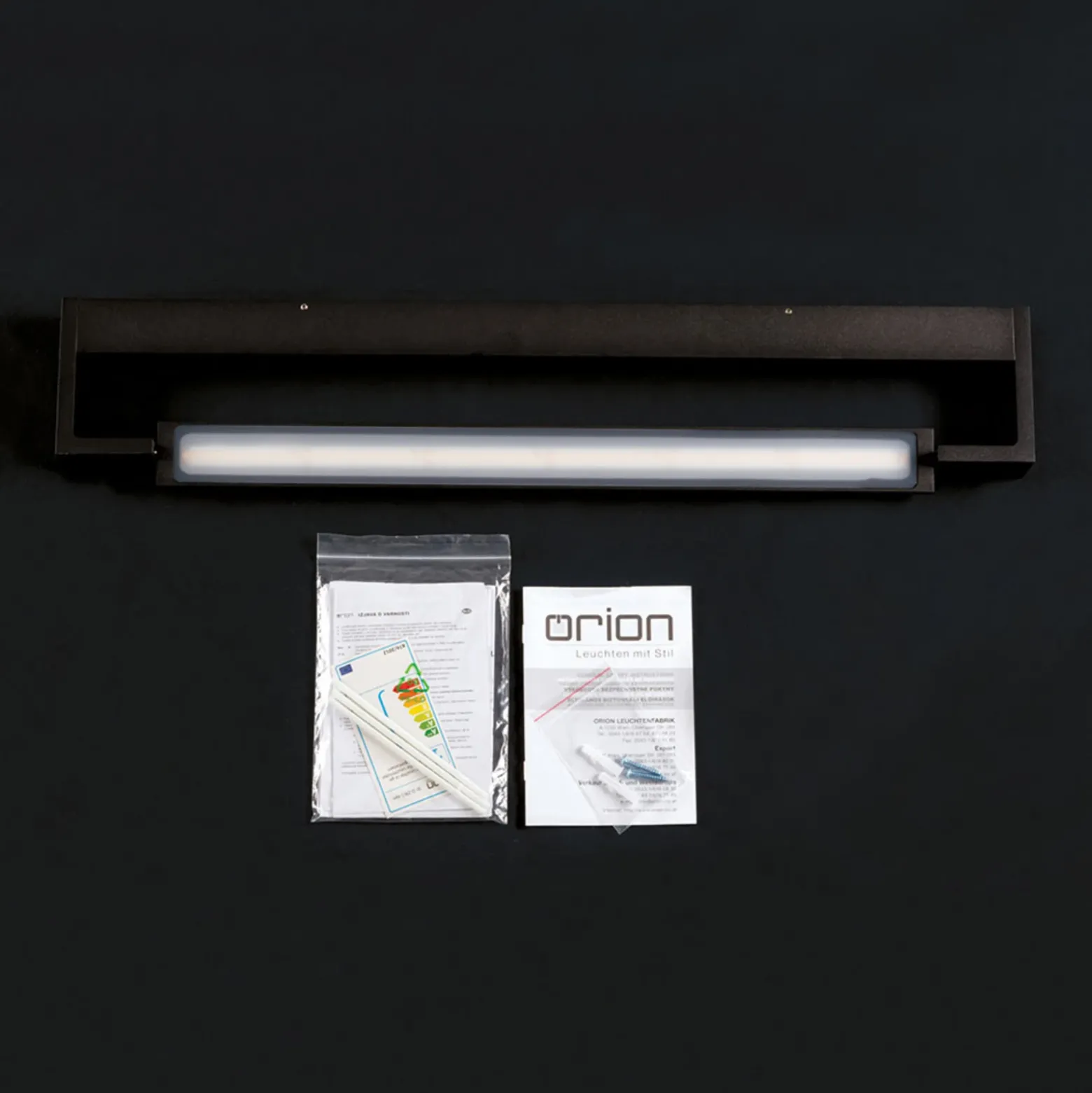 Lámpara de espejo LED Marilyn en negro, ancho 60cm