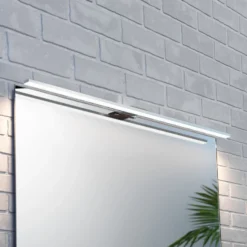 Lámpara de espejo LED Triga IP44, cromo, 80cm, 4.000K