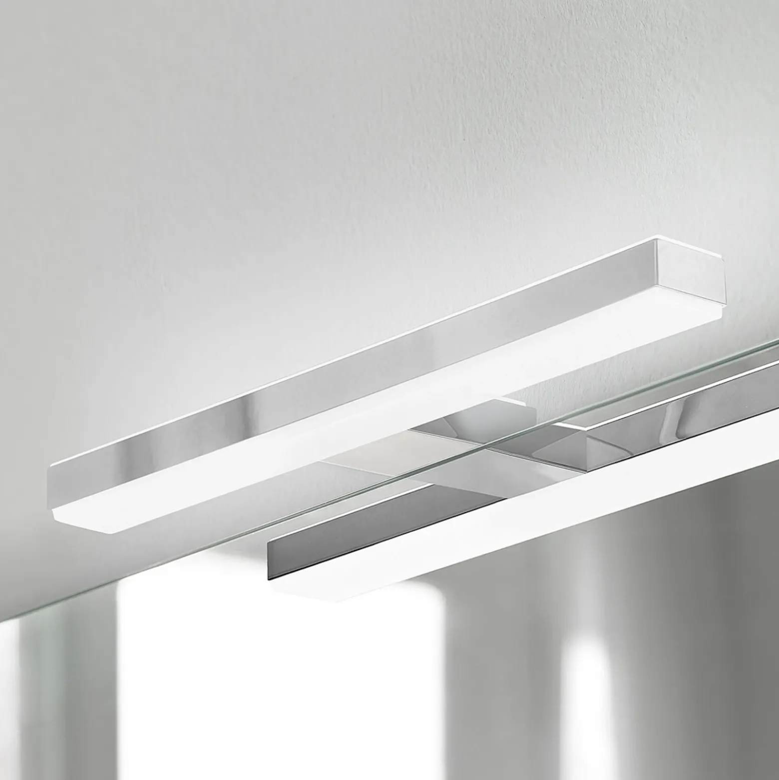 Lámpara de espejo LED Veronica, ancho 30 cm, cromo