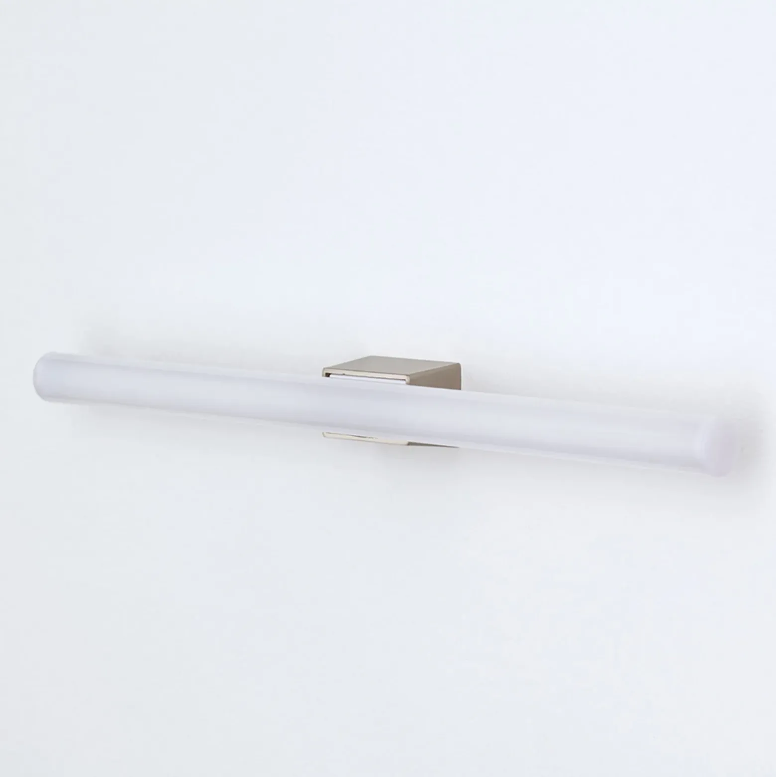 Lámpara de espejo LED Visagist soporte níquel mate