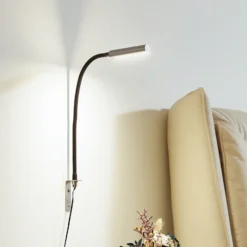 Lámpara de lectura LED Flexola de Lindby, níquel, angular, metal, enchufe