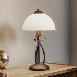 Lámpara de mesa Adoro con pantalla de cristal, marrón