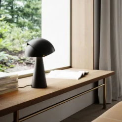 Lámpara de mesa Align pantalla inclinable, negra