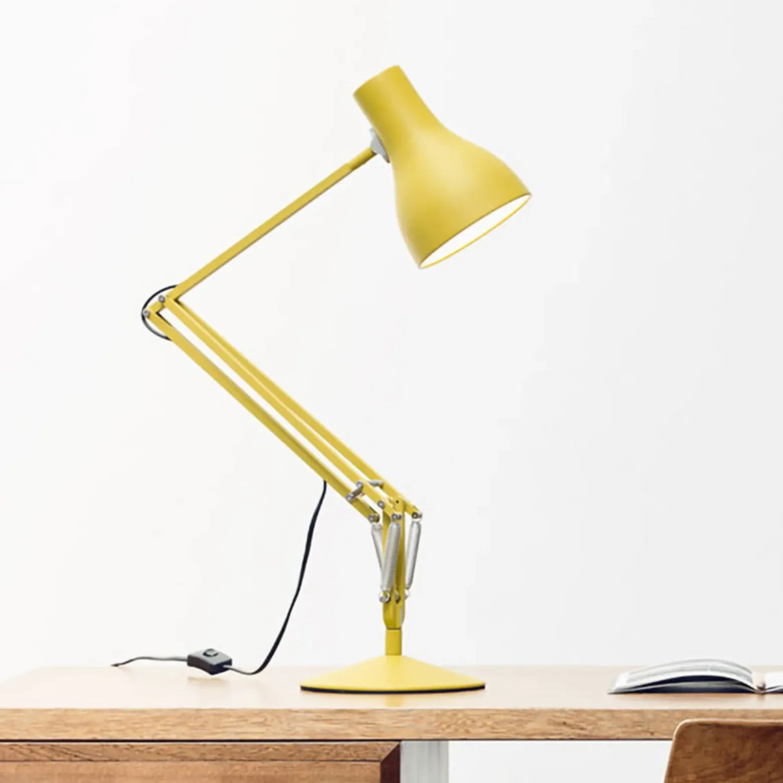lámpara de mesa Anglepoise tipo 75 Margaret Howell, amarilla