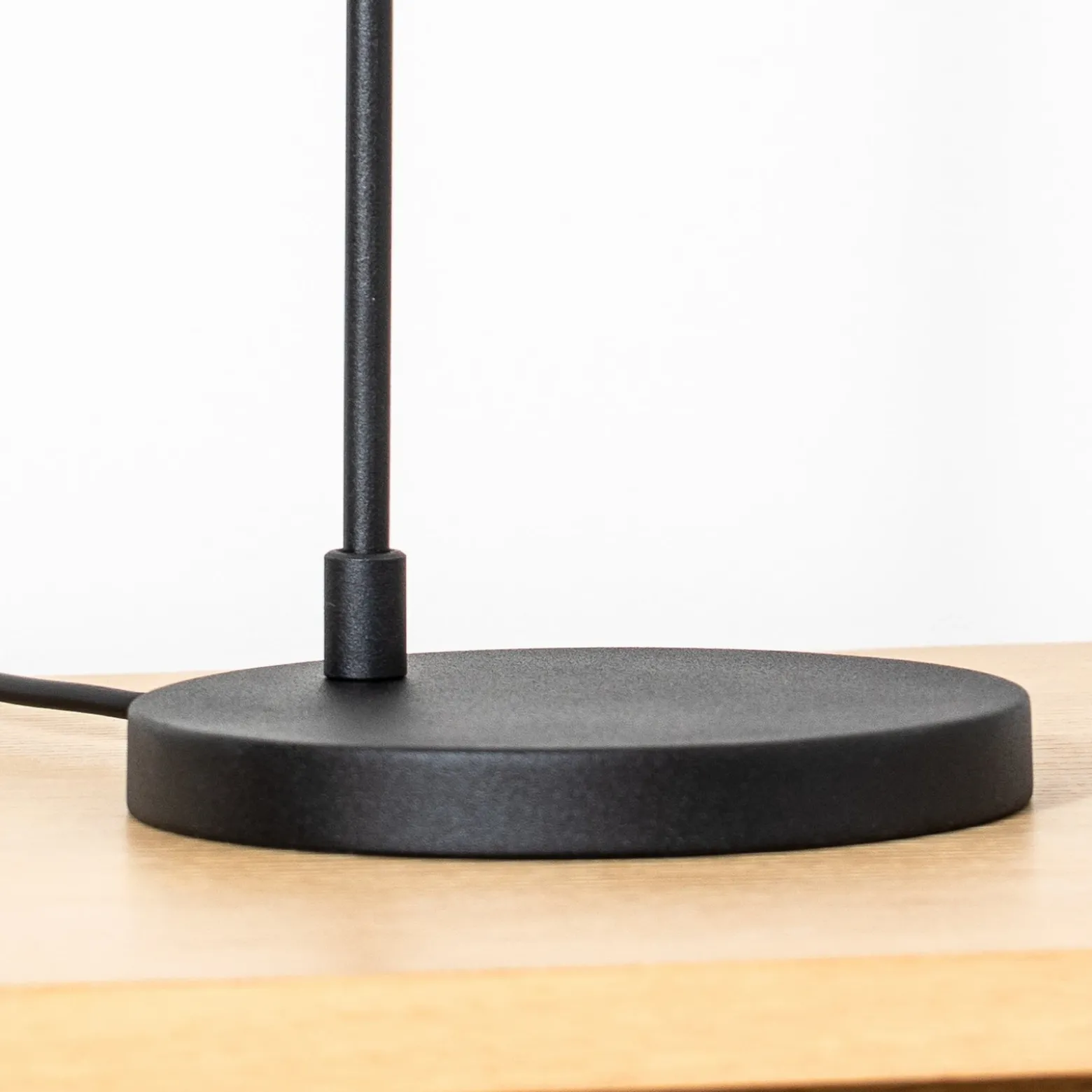 Lámpara de mesa Berceste 181BLACK-ML, metal negro Altura 55 cm