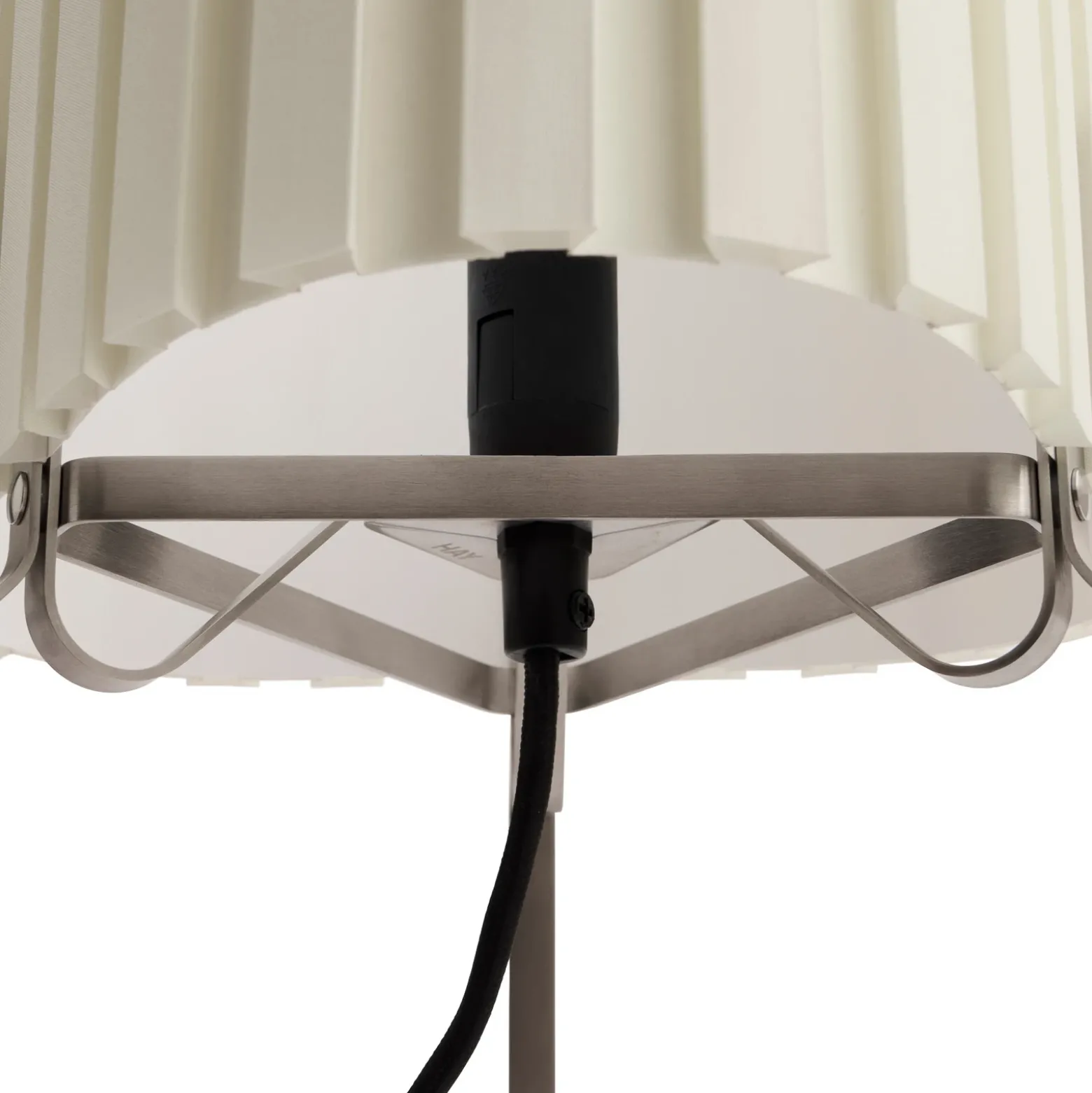 Lámpara de mesa Canelé de HAY, blanca, altura 37 cm, casquillo E14, pantalla de