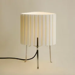 Lámpara de mesa Canelé de HAY, blanca, altura 37 cm, casquillo E14, pantalla de