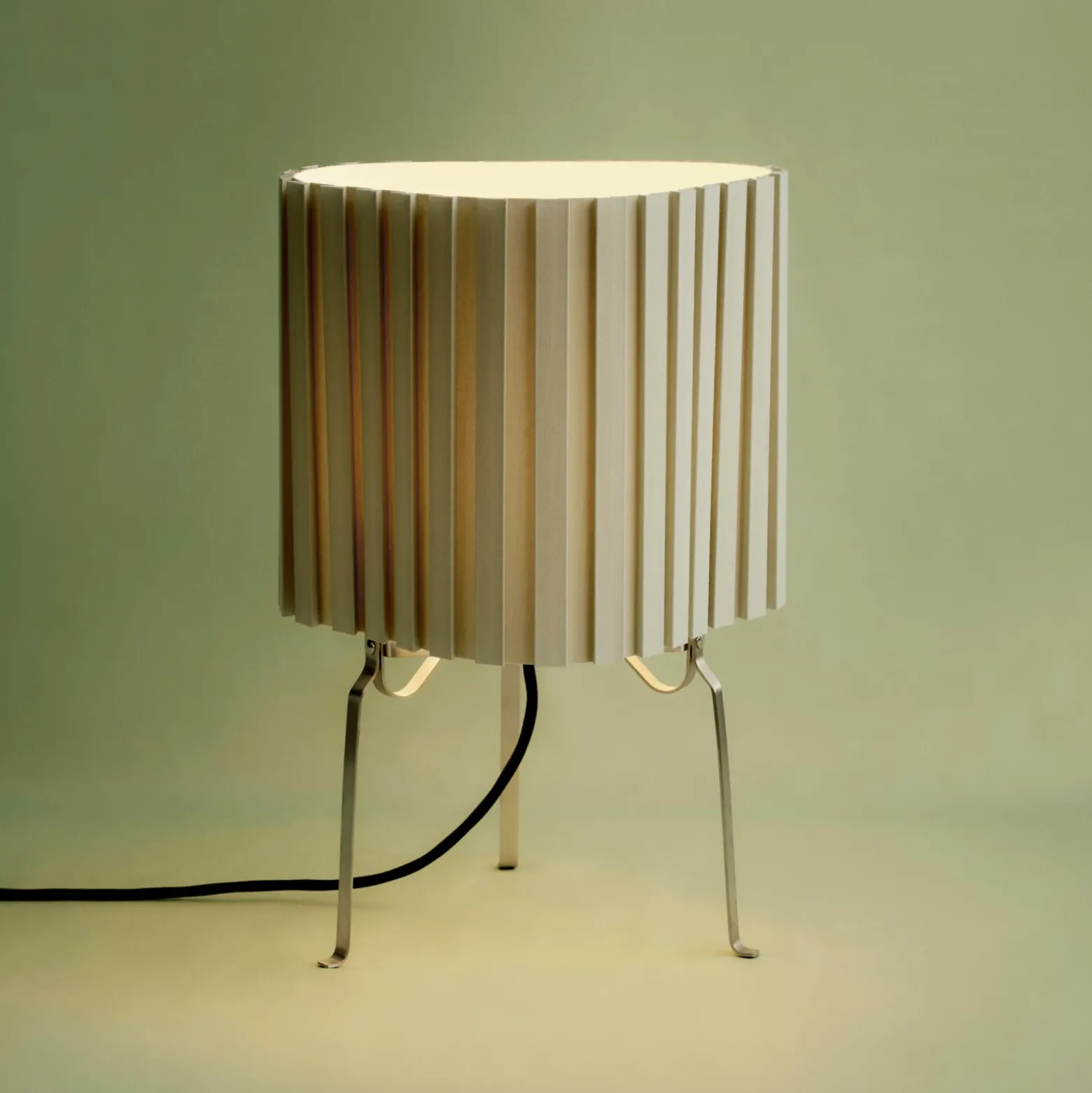Lámpara de mesa Canelé de HAY, verde, altura 37 cm, casquillo E14, tela
