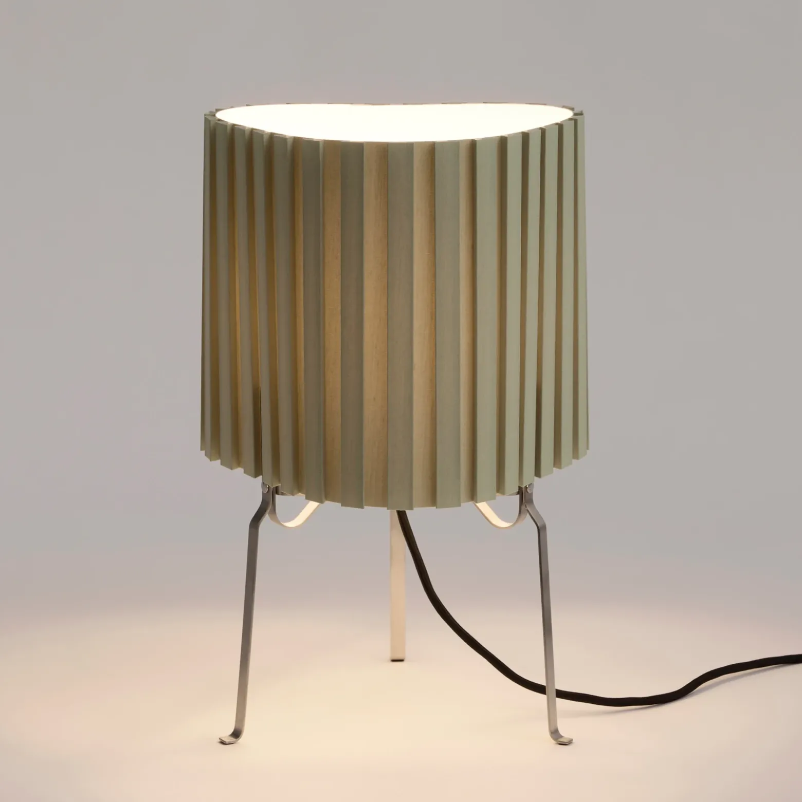 Lámpara de mesa Canelé de HAY, verde, altura 37 cm, casquillo E14, tela
