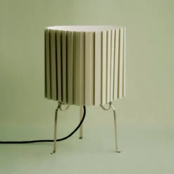 Lámpara de mesa Canelé de HAY, verde, altura 37 cm, casquillo E14, tela