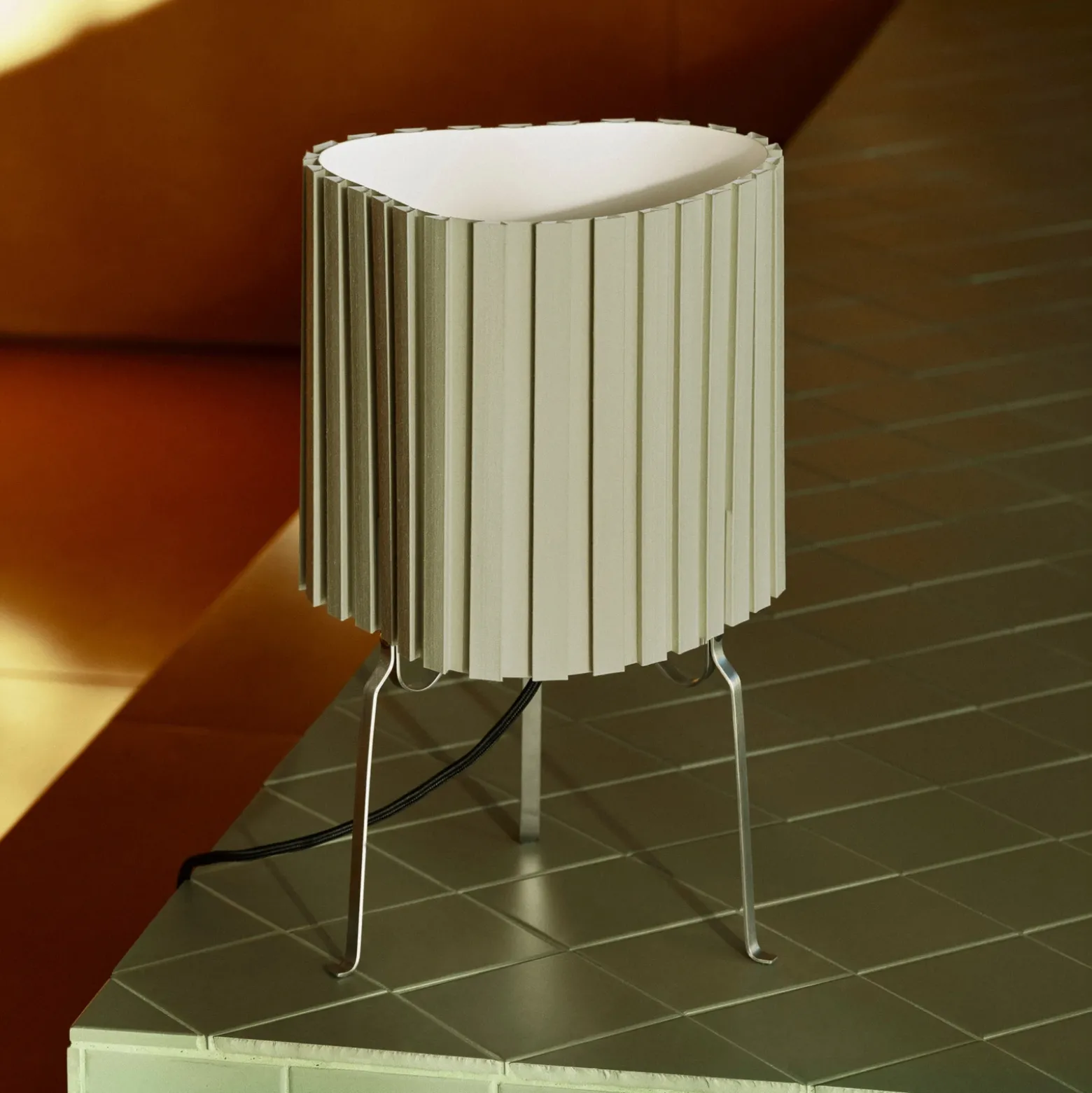 Lámpara de mesa Canelé de HAY, verde, altura 37 cm, casquillo E14, tela