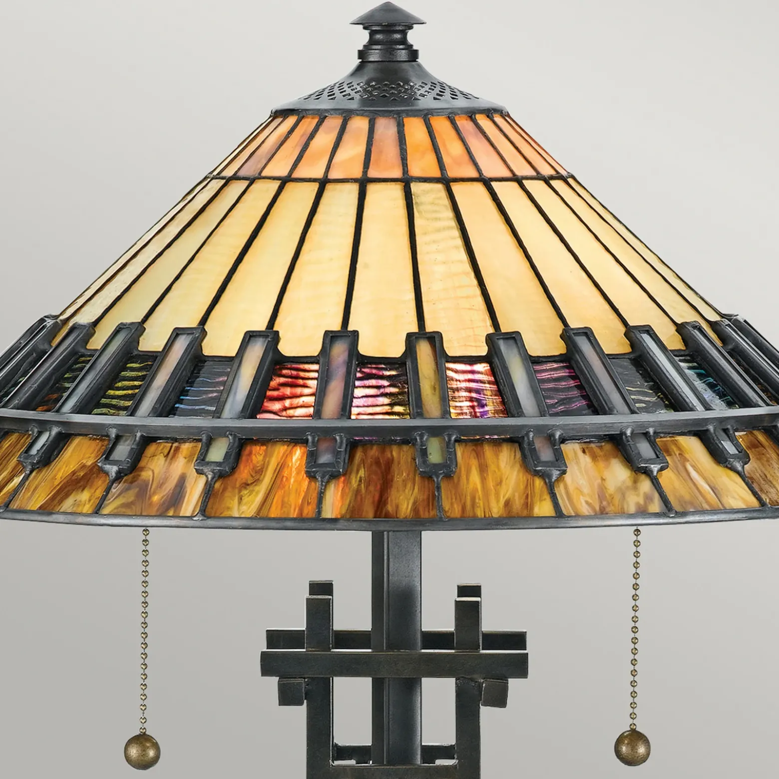 Lámpara de mesa Chastain pantalla estilo Tiffany