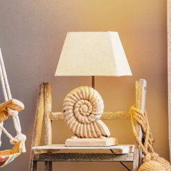 Lámpara de mesa Conchiglia con base decorada