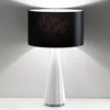 Lámpara de mesa Costa Rica tulipa negra pie blanco