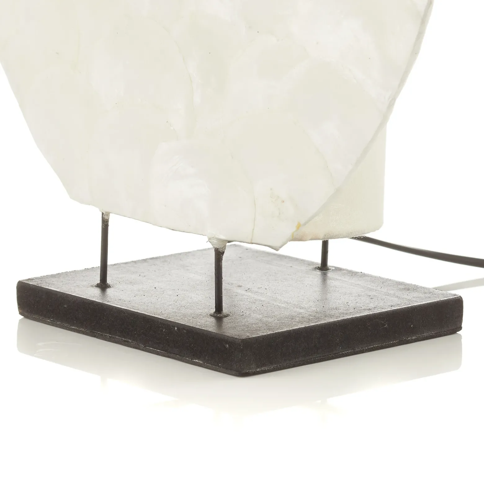 Lámpara de mesa decorada YOKO