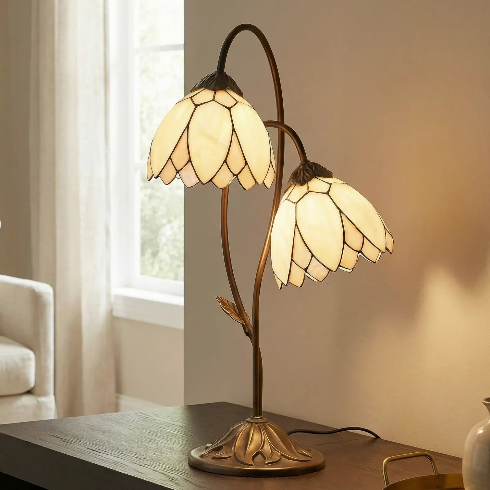 Lámpara de mesa de estilo Tiffany Liliana, 2 luces