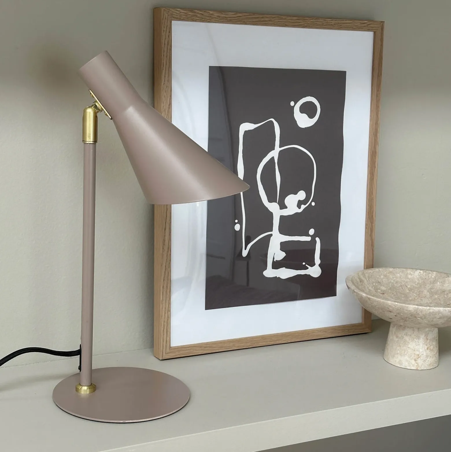 Lámpara de mesa Dyberg Larsen DL12, beige, altura 39,5 cm, metal