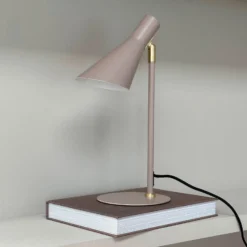 Lámpara de mesa Dyberg Larsen DL12, beige, altura 39,5 cm, metal