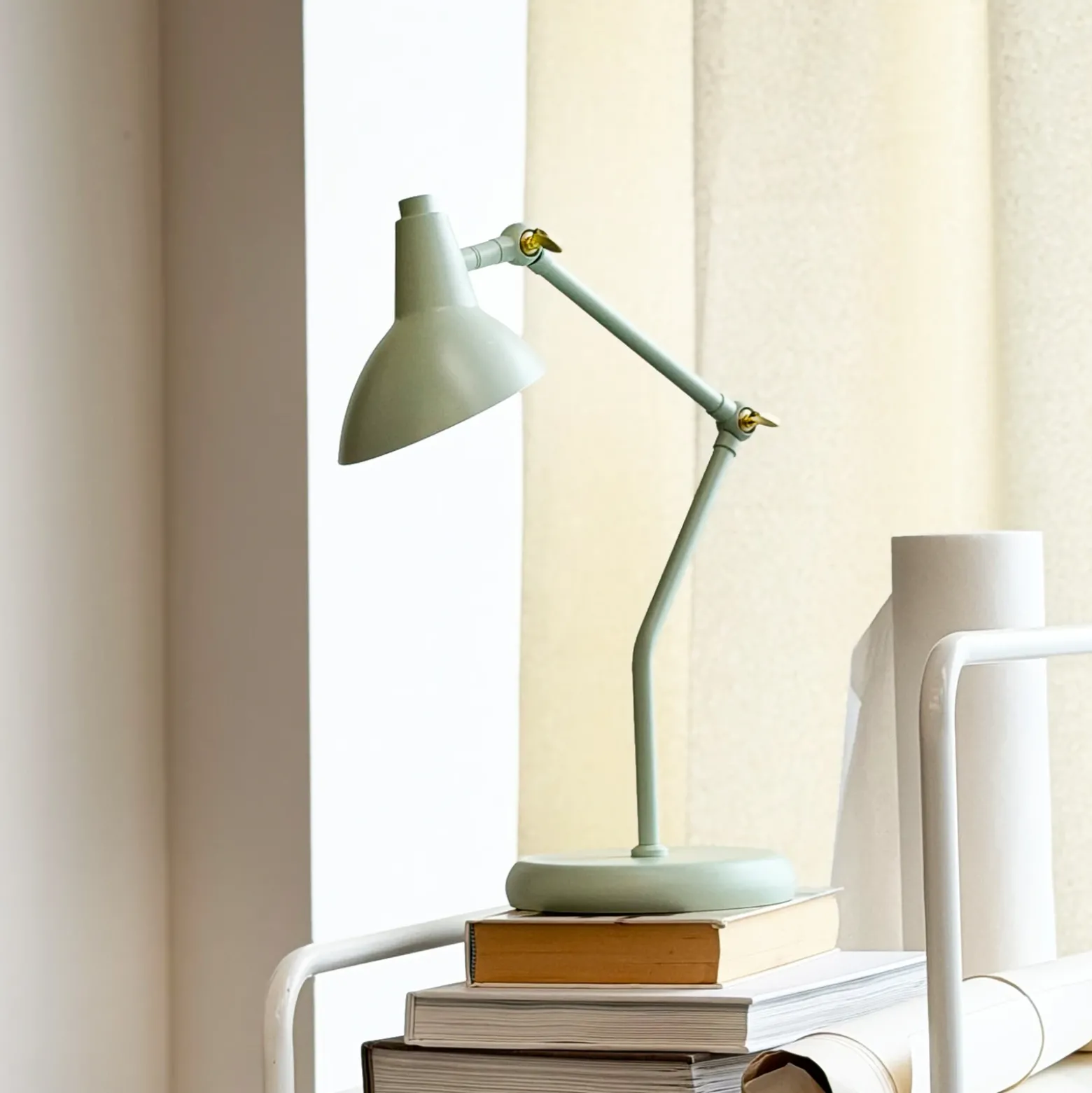 Lámpara de mesa Dyberg Larsen Vela, menta, altura 45 cm