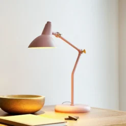 Lámpara de mesa Dyberg Larsen Vela, rosa, altura 45 cm