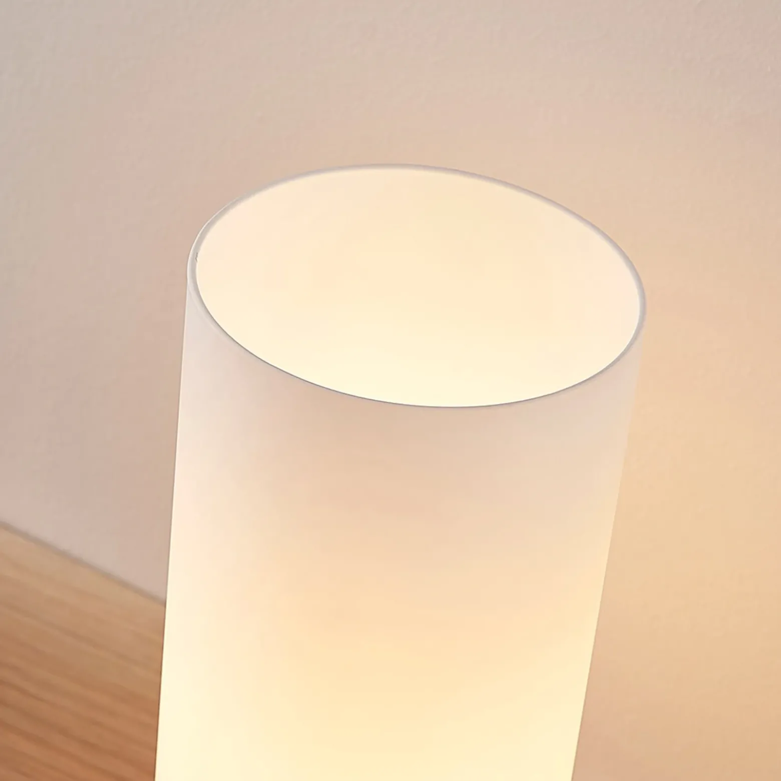 Lámpara de mesa Elianna de Lindby, blanca, cristal, 24 cm, atenuable, E14
