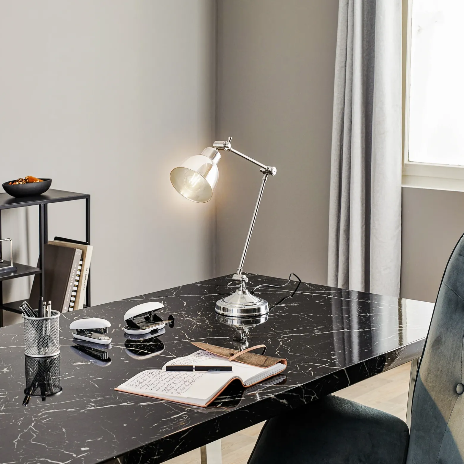 Lámpara de mesa Emoti, color cromo, 45 cm de altura, orientable