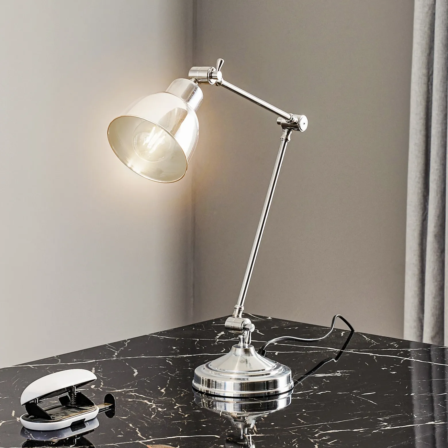 Lámpara de mesa Emoti, color cromo, 45 cm de altura, orientable
