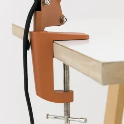 Lámpara de mesa Gili, rojo coral, pinza, acero, altura 75 cm E27
