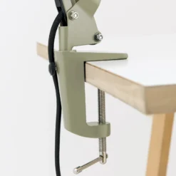 Lámpara de mesa Gili, verde claro, pinza, acero, altura 75 cm, E27