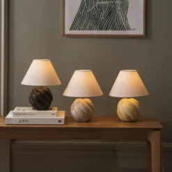 Lámpara de mesa Globen Lighting DAHLIA, beige/marrón, altura 31 cm
