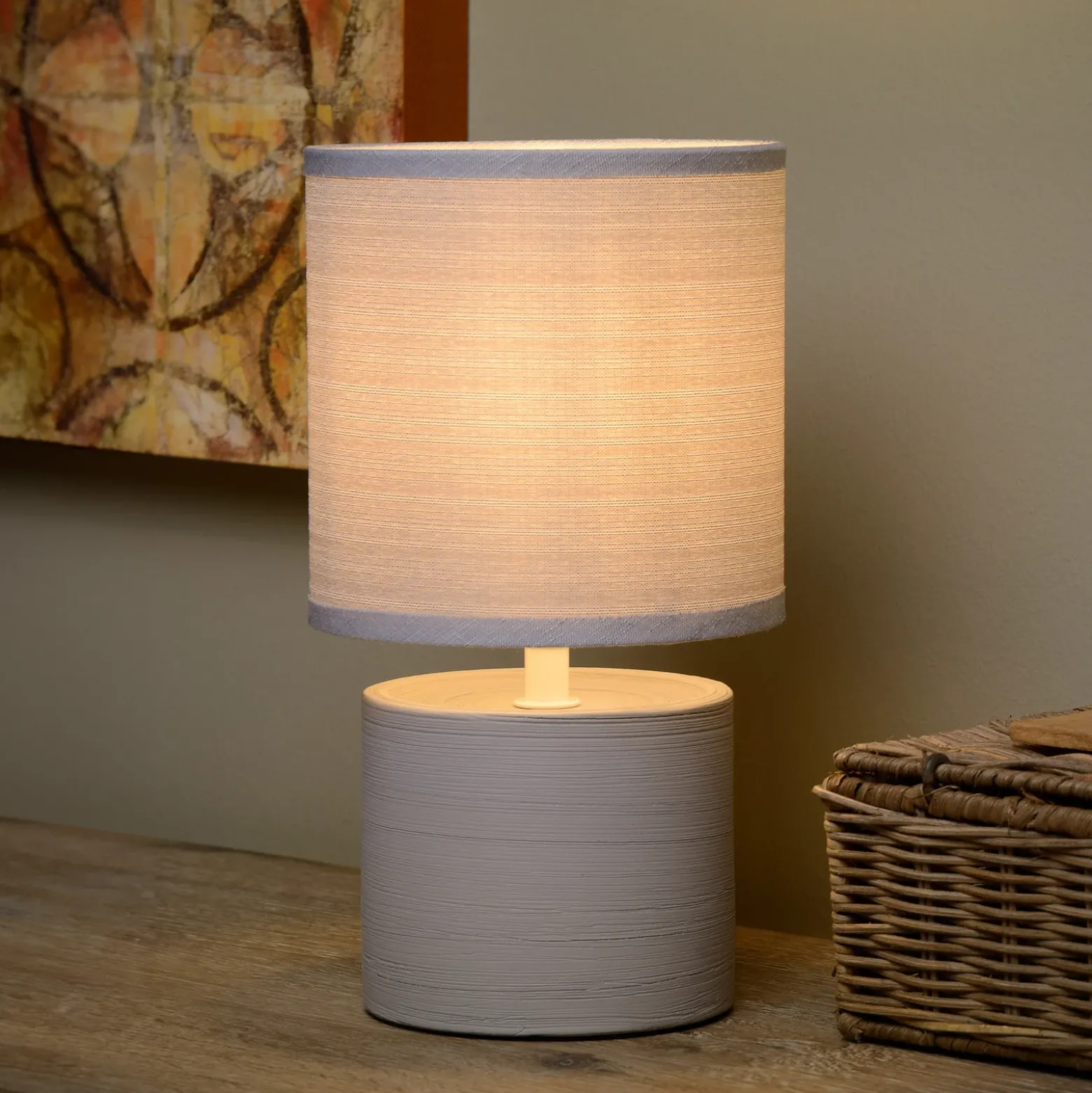 Lámpara de mesa Greasby con pantalla textil, gris