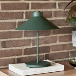 Lámpara de mesa HÜBSCH Shape, verde oscuro, hierro, E14