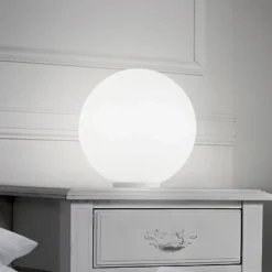 Lámpara de mesa Ideal Lux Mapa, Ø 30 cm, cristal opalino, esfera, E27