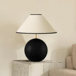 Lámpara de mesa IRIS de Globen Lighting, beige/negro, altura 39 cm
