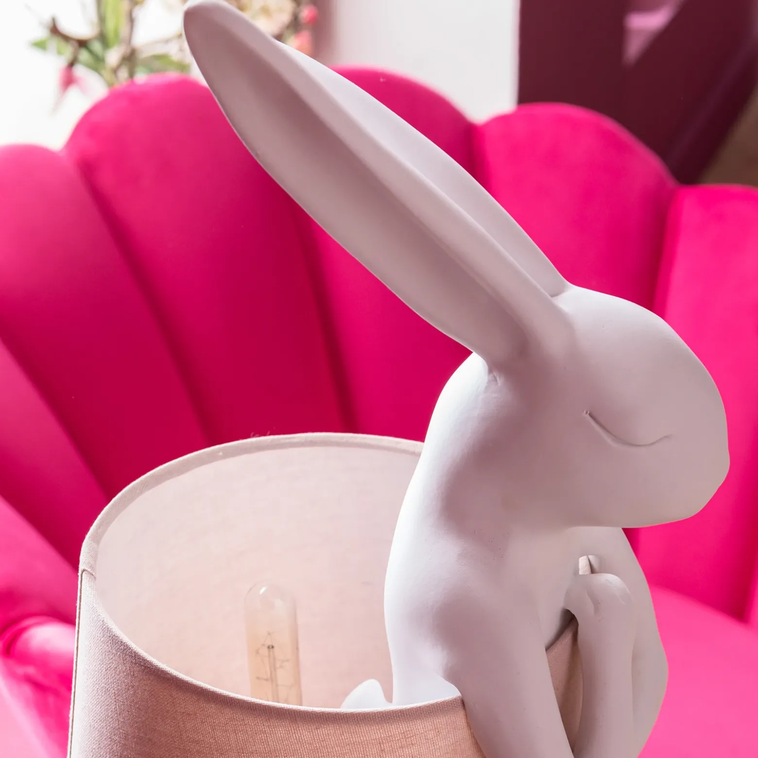 Lámpara de mesa KARE Animal Rabbit, blanco/rosa, 68 cm, E14