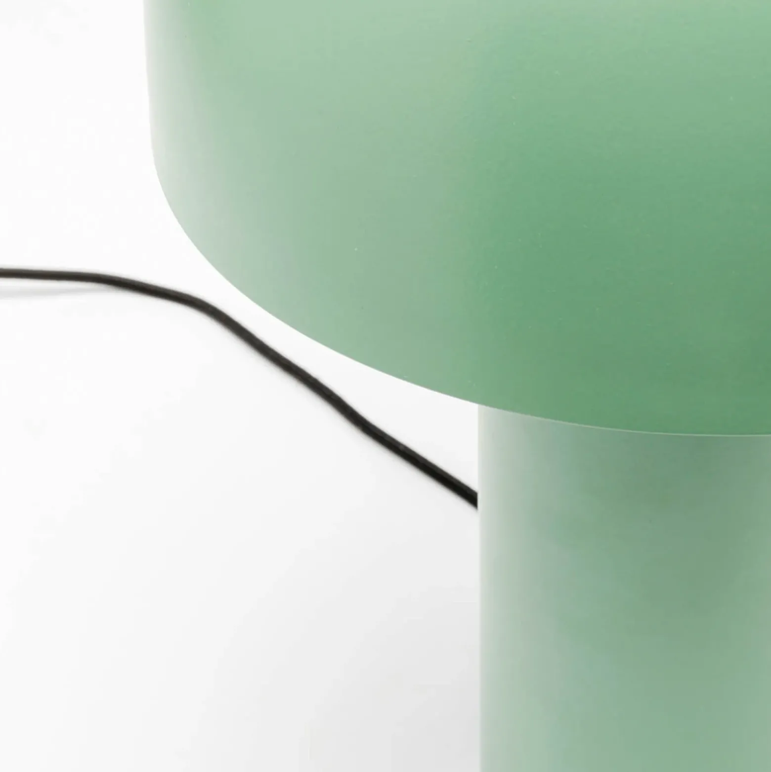 Lámpara de mesa KARE Loungy, verde, acero, altura 38 cm