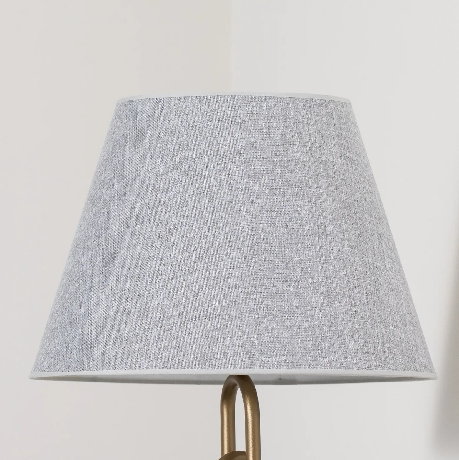 Lámpara de mesa Lazar, gris/oro antiguo, altura 65 cm, textil/metal