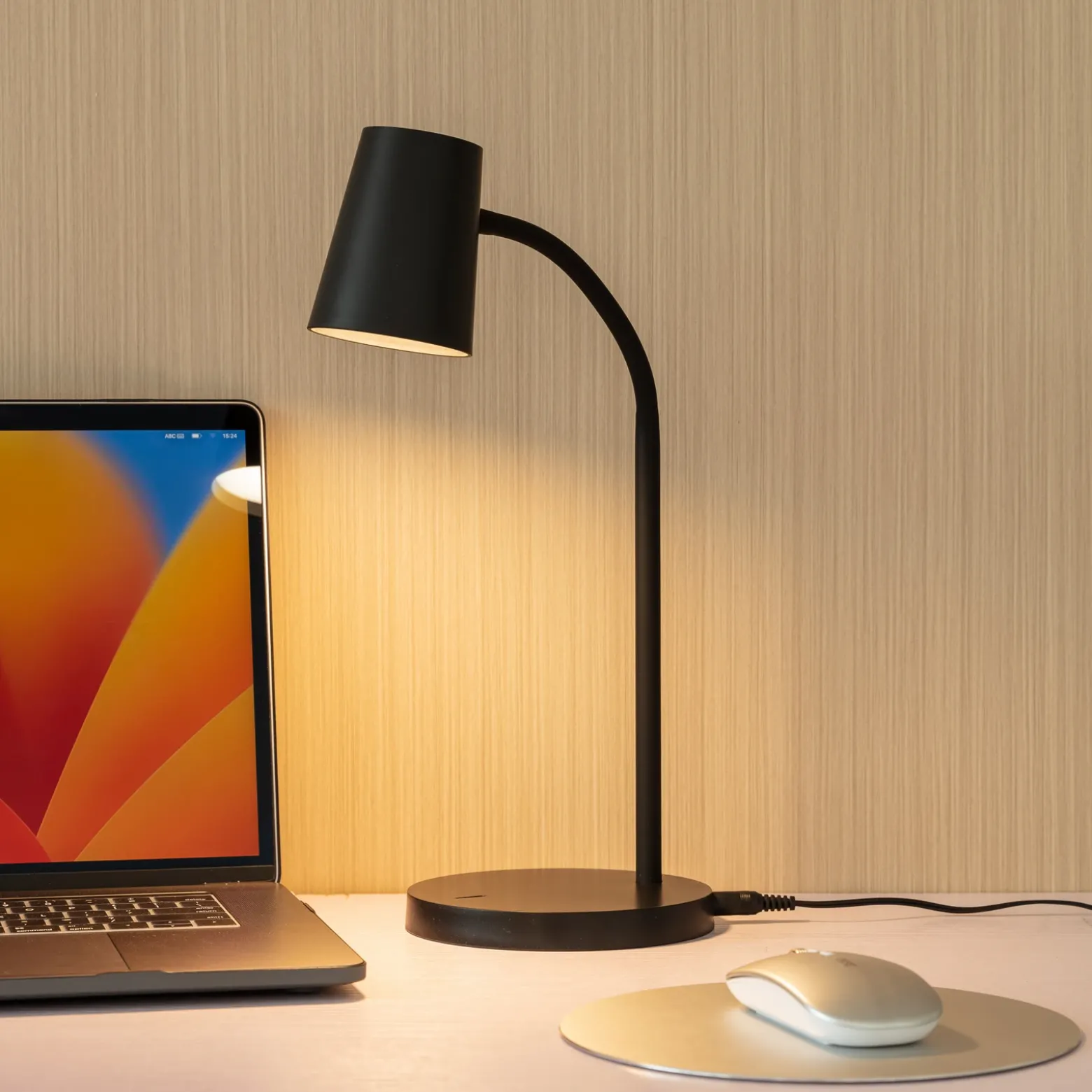 Lámpara de mesa LED Ailina de Lindby, altura 36 cm, negra, atenuable