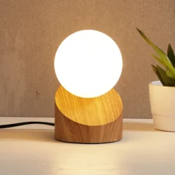 Lámpara de mesa LED Alisa, soporte óptica madera