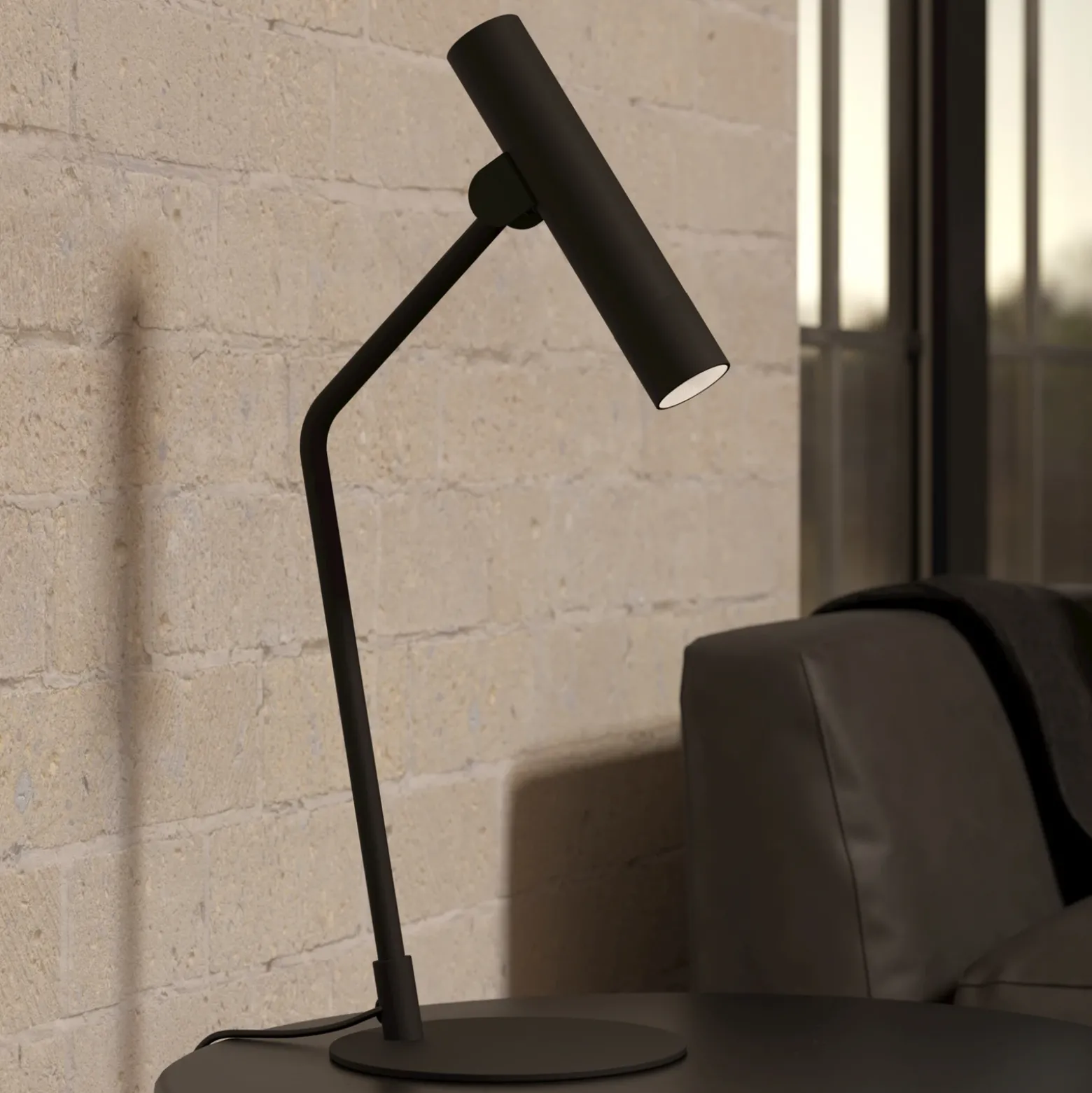 Lámpara de mesa LED Almudaina, negra, altura 49,5 cm, acero