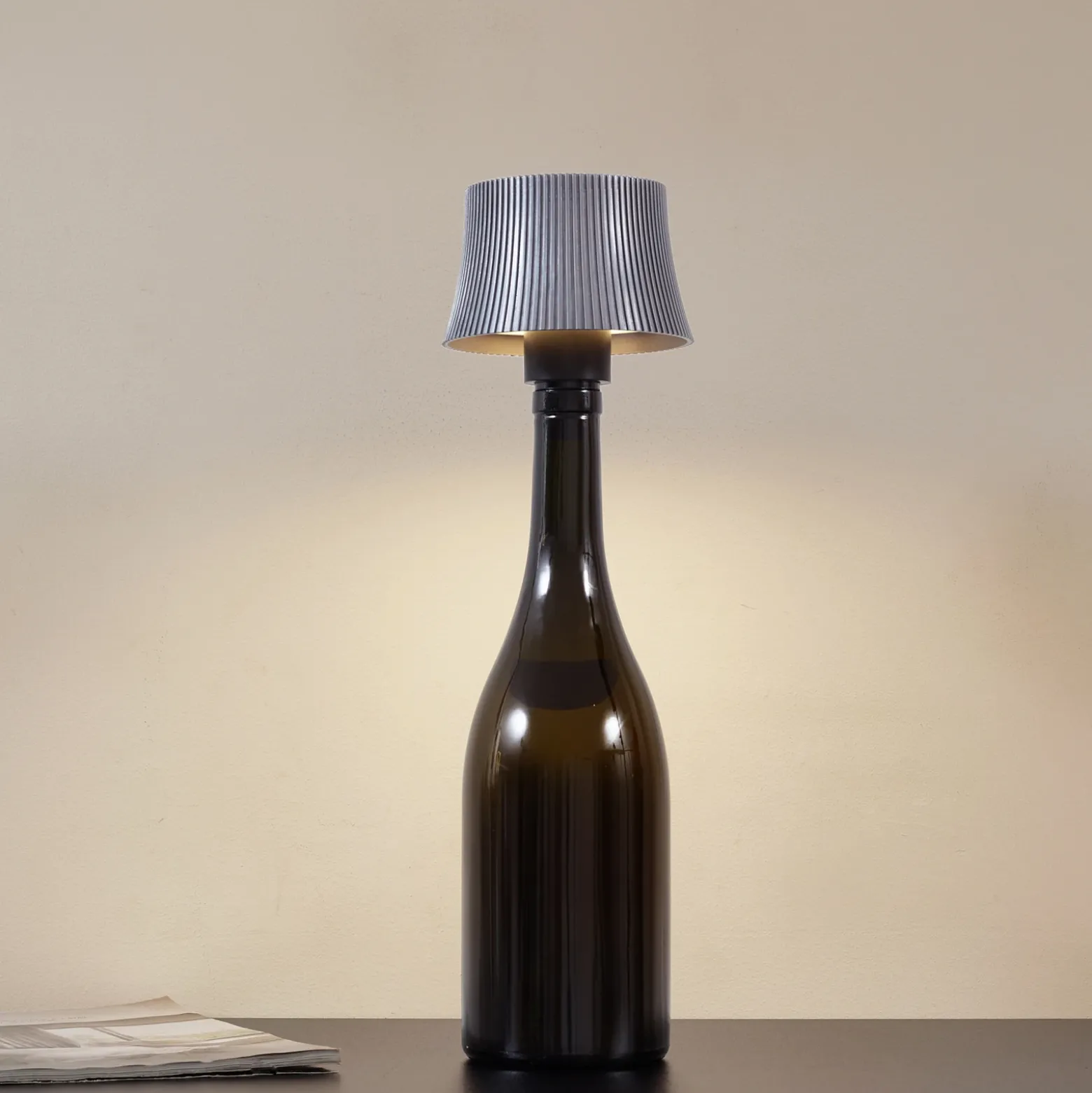 Lámpara de mesa LED con batería recargable Lindby Linor, gris humo, USB,