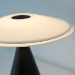 Lámpara de mesa LED Elipsa de Paul Neuhaus, blanca/negra, atenuable