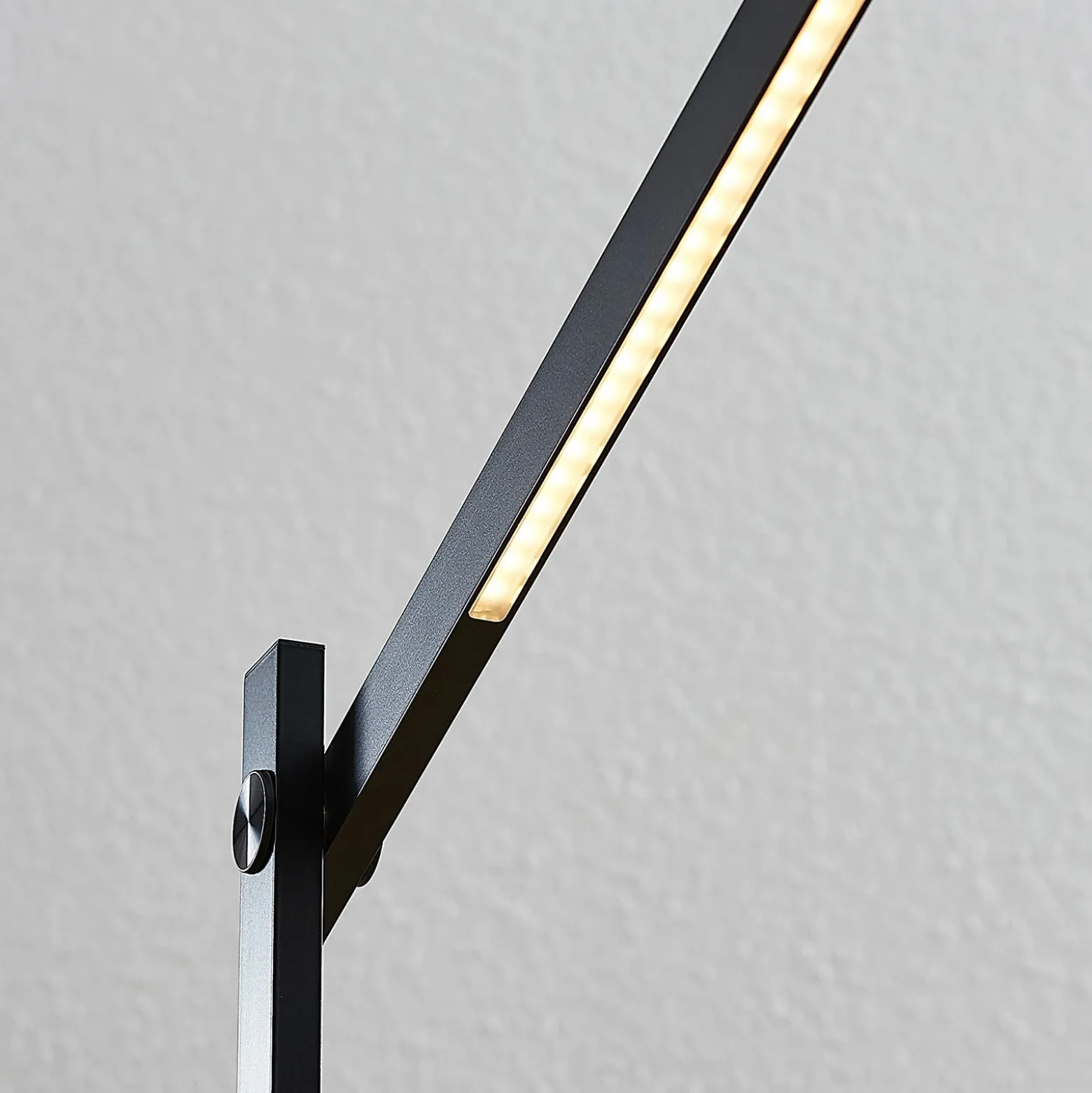 Lámpara de mesa LED Lindby Loretta, 43 cm, negra, CCT